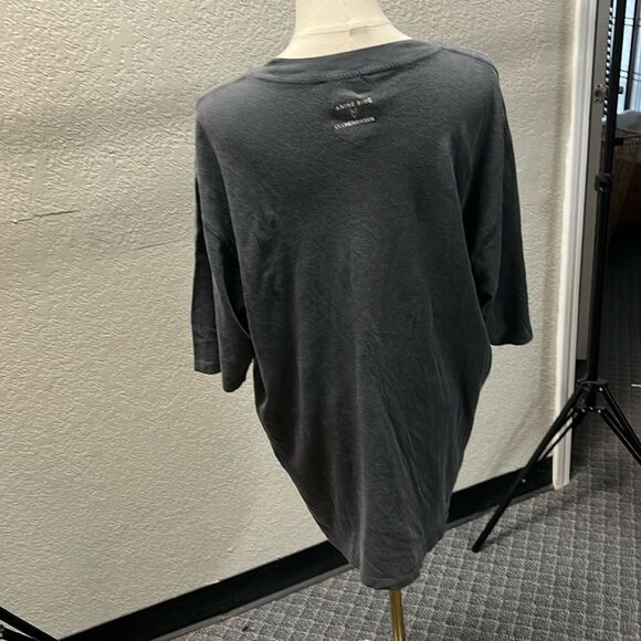 Gray T-Shirt with Heart Graphic - Picture 3 of 4